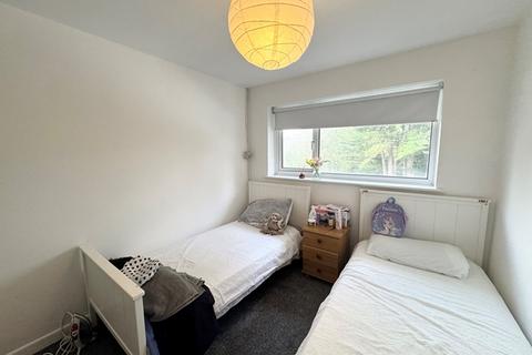 undefined, Topsham - Popular purpose built top floor flat with lovely views