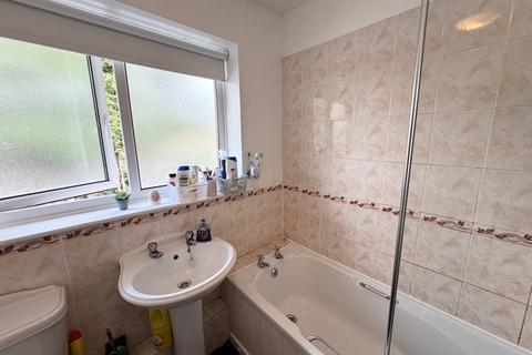 undefined, Topsham - Popular purpose built top floor flat with lovely views