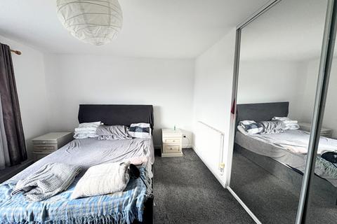 undefined, Topsham - Popular purpose built top floor flat with lovely views