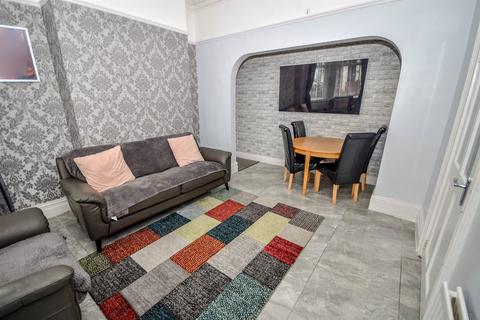 4 bedroom end of terrace house for sale, South Woodbine Street, South Shields