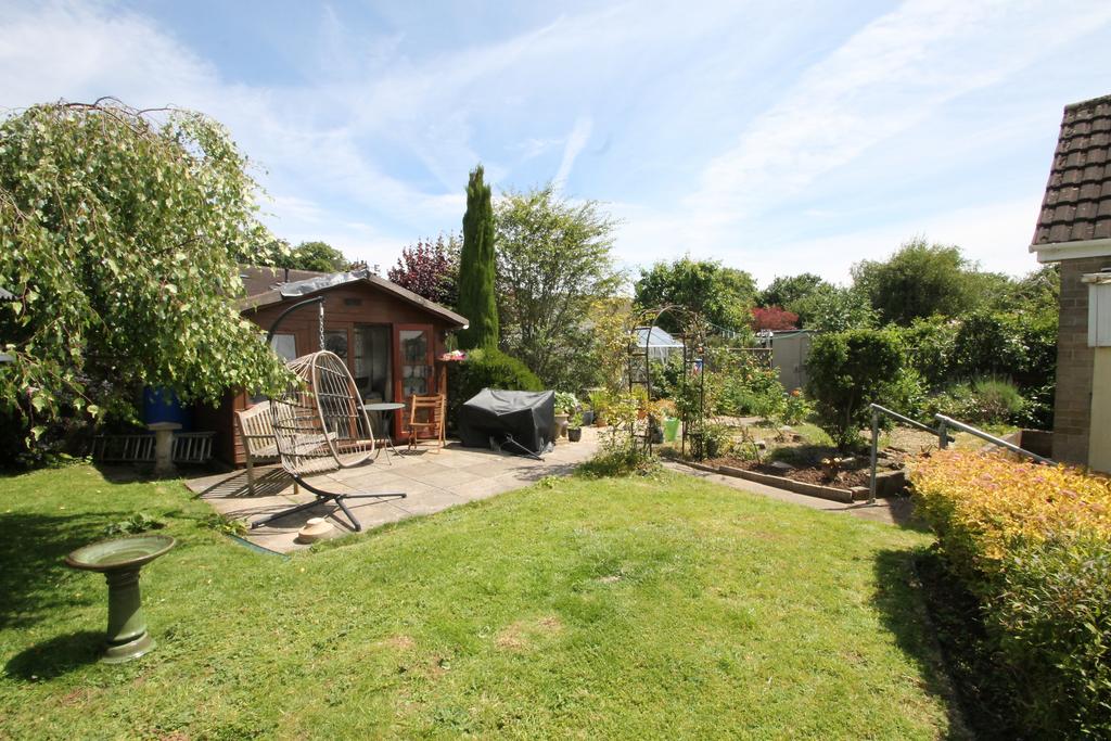 Rear garden and summerhouse