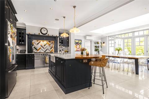 9 Tretawn Park, London, NW7 4PS