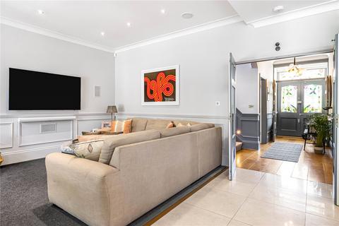 9 Tretawn Park, London, NW7 4PS
