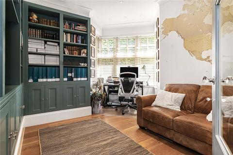 9 Tretawn Park, London, NW7 4PS