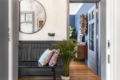 9 Tretawn Park, London, NW7 4PS