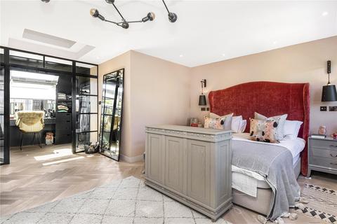 9 Tretawn Park, London, NW7 4PS