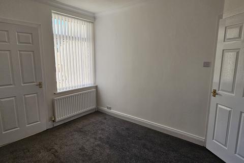 2 bedroom ground floor flat to rent, Hedgeley Road, Hebburn NE31