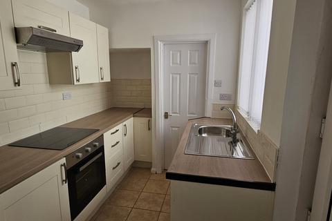 2 bedroom ground floor flat to rent, Hedgeley Road, Hebburn NE31