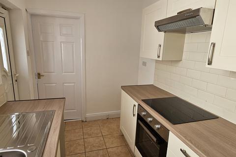 2 bedroom ground floor flat to rent, Hedgeley Road, Hebburn NE31