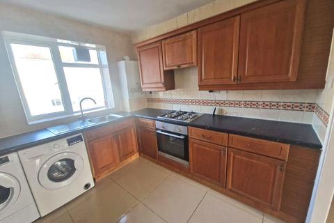 4 bedroom flat to rent, Kingsnympton Park, Kingston upon Thames KT2