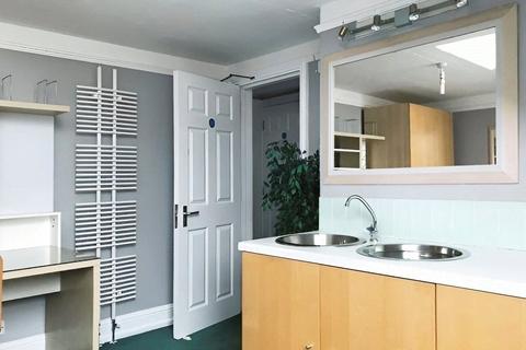 1 bedroom in a house share to rent, Trinity Street, Huddersfield, HD1