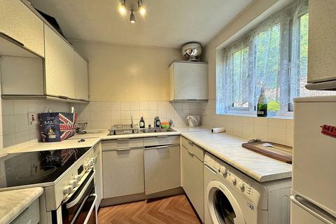 1 bedroom ground floor flat for sale, Lynmouth Crescent, Milton Keynes MK4