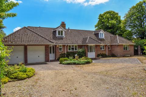 4 bedroom detached house for sale, Solent Avenue, Lymington, SO41