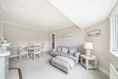 2 bedroom flat for sale, Raleigh House, Watts Road, Thames Ditton, KT7