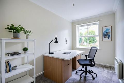 2 bedroom flat for sale, River Bank Close, Maidstone, ME15