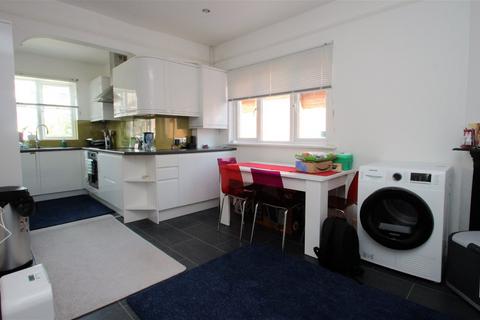 2 bedroom flat to rent, St. Michaels Road, Worthing, BN11 4RZ