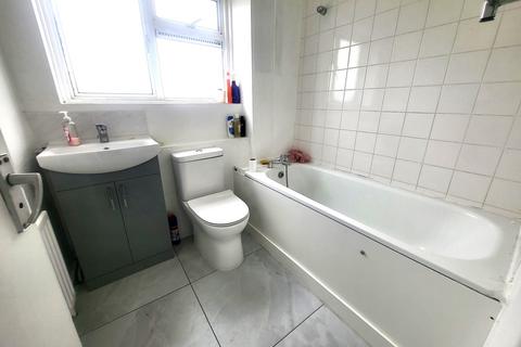 2 bedroom maisonette to rent, Harmondsworth Road, West Drayton, Greater London, UB7