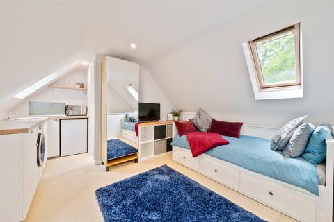 Maisonette to rent, Jubilee Road, Wokingham RG40