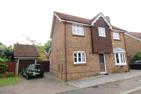 4 bedroom detached house to rent, Waltham Close, Hutton CM13