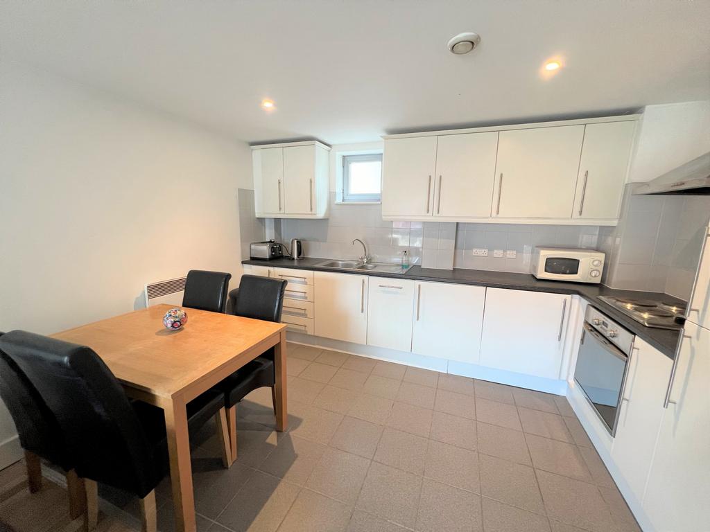 Newly Refurbished 2 Bed Apartment
