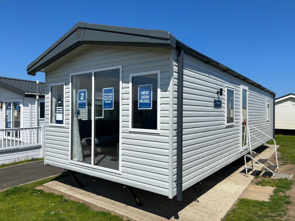 Pakefield Holiday Park 2 bed static caravan - £59,995