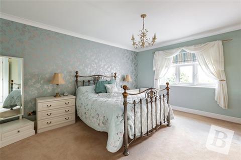 9 Brindles, Hornchurch, RM11 2RU