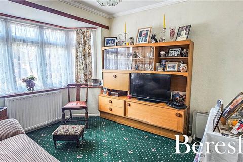 2 bedroom bungalow for sale, Harrow Crescent, Romford, RM3