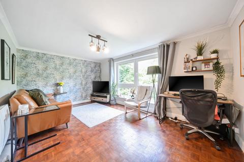 2 bedroom apartment for sale, Langland Court, Northwood, Middlesex