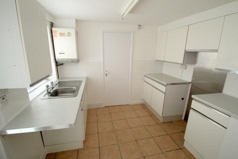 3 bedroom terraced house to rent, Railway Terrace, Staines-upon-Thames, TW18