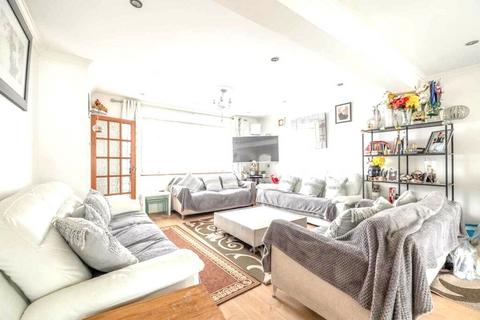 4 bedroom semi-detached house to rent, Acacia Avenue, West Drayton, Greater London, UB7