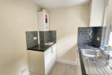 2 bedroom ground floor maisonette to rent, Kilburn Park Road, London NW6