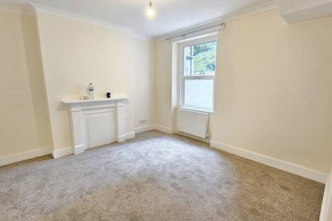 2 bedroom ground floor maisonette to rent, Kilburn Park Road, London NW6