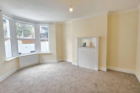 2 bedroom ground floor maisonette to rent, Kilburn Park Road, London NW6