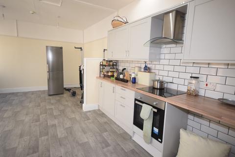 3 bedroom flat to rent, Boutport Street, Barnstaple, EX31