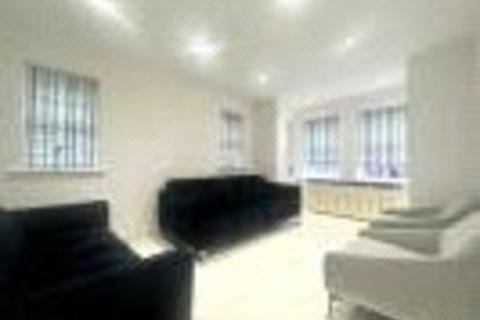 4 bedroom end of terrace house to rent, Ashton-Under-Lyne OL6