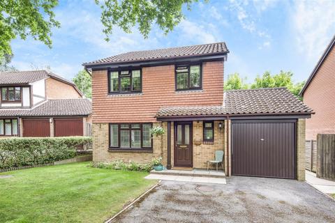 4 bedroom detached house for sale, Russetts Close, Woking, Surrey, GU21