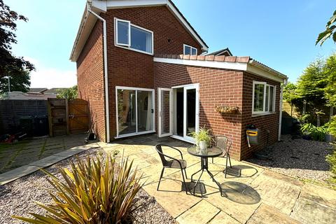 3 bedroom detached house for sale, Lowerbank, Denton