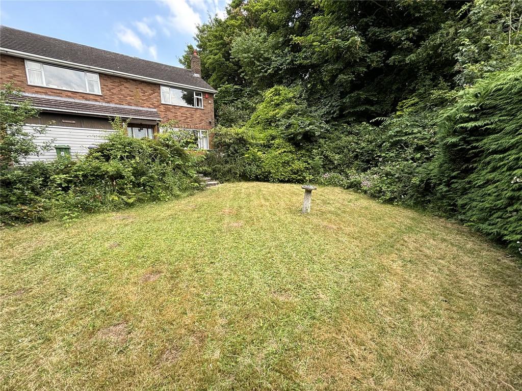 Willows Road, Oakengates, Telford... 4 bed detached house £350,000