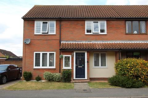 3 bedroom semi-detached house to rent, Rettendon Close, Rayleigh