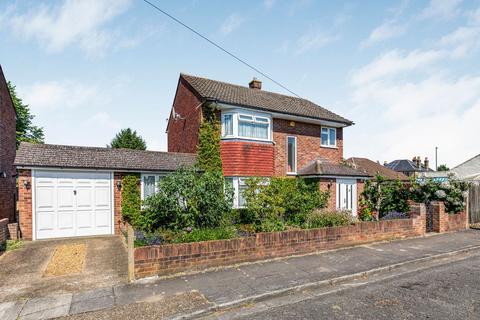 2 Garden Close, Ashford, TW15 1LH