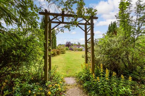 Kingsway Rowly Drive, Cranleigh, GU6 8PN