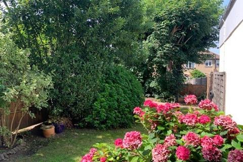 4 bedroom terraced house to rent, Clarence Street, Egham TW20