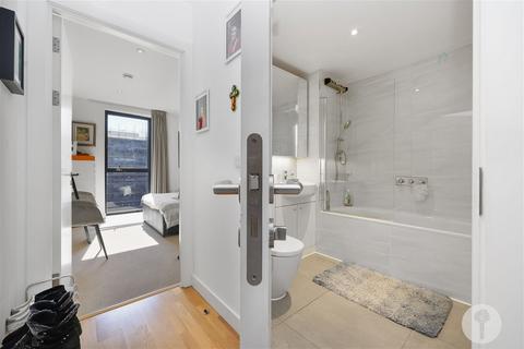 2 bedroom flat for sale, London E20