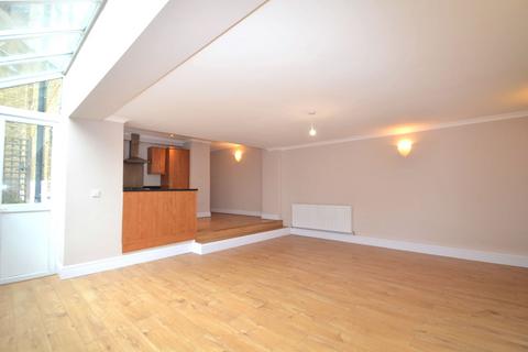 2 bedroom flat to rent, Beulah Hill, London SE19