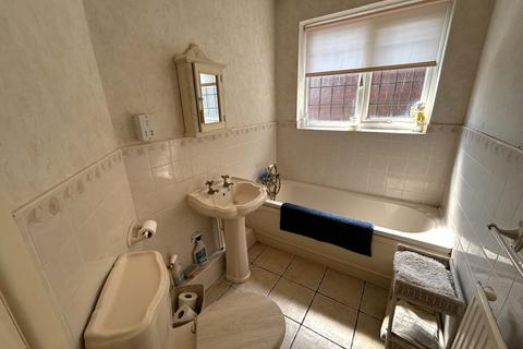 48 Buckingham Road, Wrexham, LL11 2RH