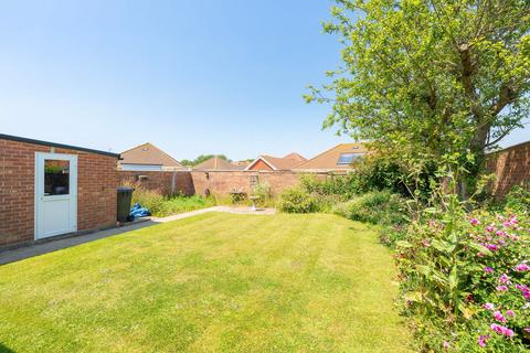 2 bedroom detached bungalow for sale, Crestview Drive, Lowestoft