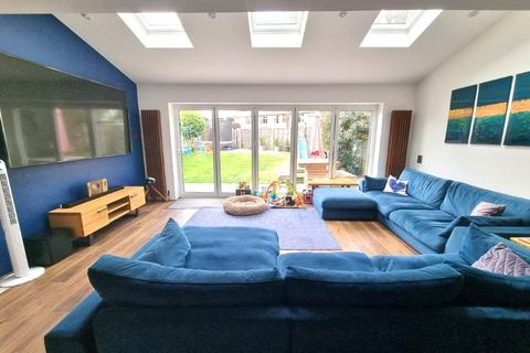 3 bedroom semi-detached house for sale, Heath Road, Ipswich, IP4