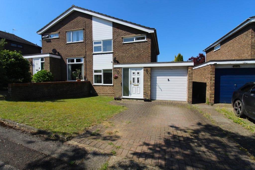 Silverdale Close, Ipswich, IP1 3 bed semidetached house for sale £