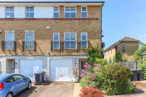 12 Radstock Close, London, N11 3GQ