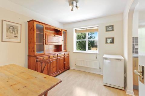 12 Radstock Close, London, N11 3GQ
